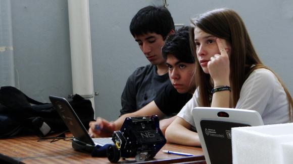 Programando con ROBOTS y software libre